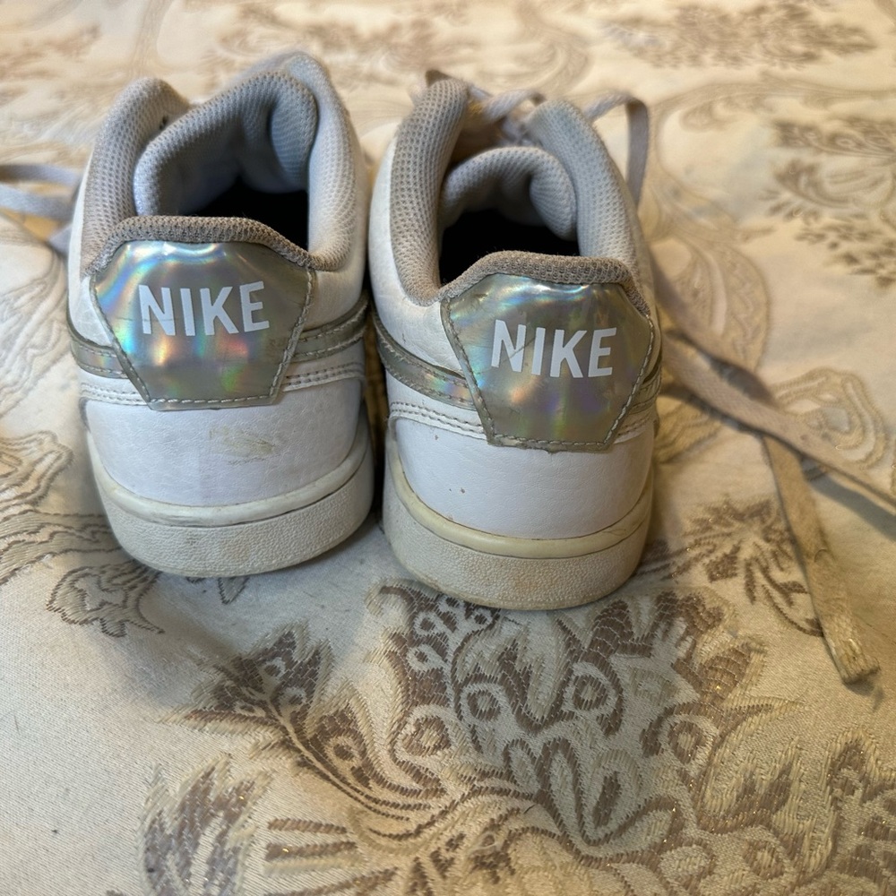 Nike Court Vision Low White Sneakers with Holographic Logo size 6.5 - Picture 4 of 9